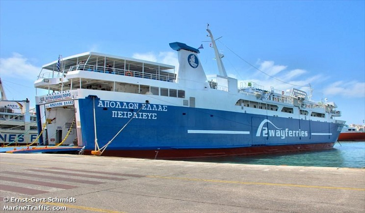 Αίγινα: Πρόσκρουση επιβατικού πλοίου στο λιμάνι – Μετέφερε 591 επιβάτες