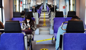 Στις ράγες ξανά τρένα και προαστιακός - Οι επιβάτες αποφεύγουν τα πρώτα βαγόνια