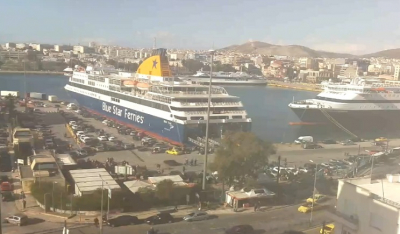 Φόρτωσε επιβάτες και οχήματα αλλά… παρέμεινε δεμένο στο λιμάνι! Περιπέτεια για το πλοίο Blue Star Delos….