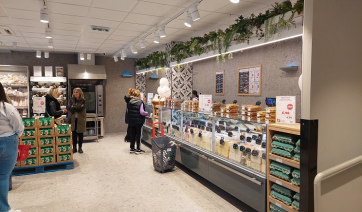 Πάρος: Λαμπερά εγκαίνια καταστήματος