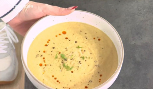 Βελουτέ σούπα με λαχανικά από την Αργυρώ Μπαρμπαρίγου (βίντεο)