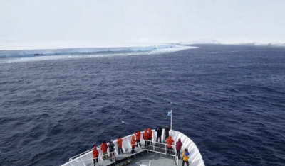 Το μεγαλύτερο παγόβουνο στον κόσμο κινείται για πρώτη φορά εδώ και τρεις δεκαετίες