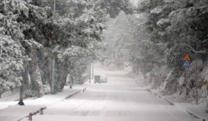 «Παγώνει» ο καιρός: Τσουχτερό κρύο και χιόνια στα βόρεια