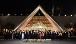 Τα εντυπωσιακά εγκαίνια για το «φαραωνικό» αρχαιολογικό μουσείο με φόντο ένα από τα Επτά Θαύματα του Αρχαίου Κόσμου