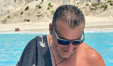 Στην Πάρο ο Γιώργος Λιάγκας με το νέο του… φουσκωτό