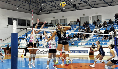 Volley league Γυναικών: Έχασε τις ευκαιρίες της και ηττήθηκε στο τάι-μπρέικ ο Α.Ο. Θήρας