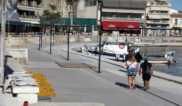 Ληστεία-σοκ με μπαλτά στο Μικρολίμανο: Δράστης ακινητοποίησε υπάλληλο και άρπαξε 12.000 ευρώ