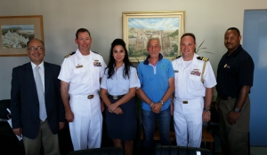 Εθιμοτυπική επίσκεψη του κυβερνήτη του USS Bulkeley DDG 84 στη Θήρα