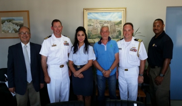 Εθιμοτυπική επίσκεψη του κυβερνήτη του USS Bulkeley DDG 84 στη Θήρα