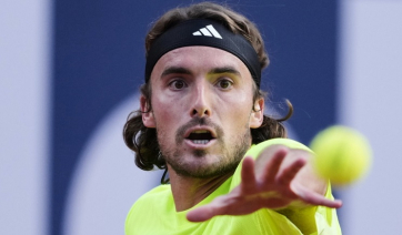 Οι κάμερες έπιασαν τον Τσιτσιπά να τρέχει με τη Lotus του με 210 χλμ. στην Αττική Οδό - Του πήγε ψηφιακά το πρόστιμο