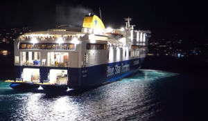 Blue Star 1 – Δένει στην Πάρο σε 3 λεπτά! (Arrival at the port of Paros)