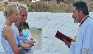 Σέριφος: Τάμτα και Έλενα Χριστοπούλου έγιναν νονές σε βάπτιση στο νησί!