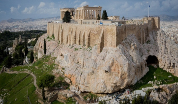 Η Ακρόπολη στέλνει το φως της σε όλο τον κόσμο