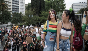 Παγκόσμια απεργία για το κλίμα: Οι Ελληνες μαθητές ενώθηκαν με τους ξένους για να σώσουν τον κόσμο μας