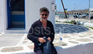 Πάρος: Ο γνωστός ηθοποιός Γιωργής Τσαμπουράκης στο νησί