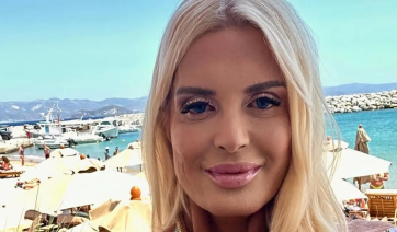 Μαρίνα Σταυράκη: Η φωτογραφία με μπικίνι σε πισίνα στη Μύκονο