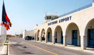 Συνελήφθησαν στο αεροδρόμιο της Θήρας οκτώ αλλοδαποί που προσπάθησαν να επιβιβαστούν παράνομα σε πτήσεις εξωτερικού