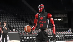 Δείτε βίντεο: Ρομπότ... μπασκετμπολίστας με ύψος 2,19 που βασίζεται αποκλειστικά στην τεχνητή νοημοσύνη εντυπωσίασε στο παρκέ