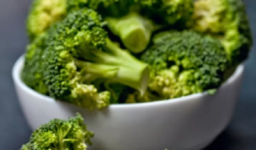 Το ξέρετε ότι πετάμε το καλύτερο κομμάτι απ’ το μπρόκολο; 5 νόστιμοι τρόποι να το καταναλώσουμε