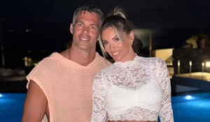 «Είμαι 100% το κορίτσι του άνδρα μου» - Τα καυτά φιλιά της Αθηνάς Οικονομάκου με τον Μπρούνο (βίντεο)