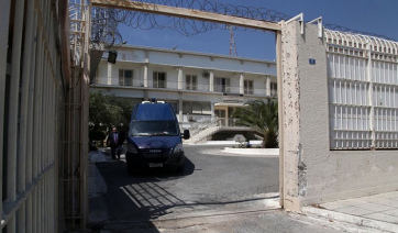 Αποκλειστικό «L&amp;O»: Σύλληψη ιατρού των Φυλακών Κορυδαλλού - Προσπάθησε να περάσει κινητά και χρήματα!