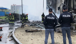 Ιδιωτικό αεροπλάνο έπεσε σε κτίριο στο κέντρο του Μιλάνου -Οκτώ νεκροί, ανάμεσά τους και ένα παιδί
