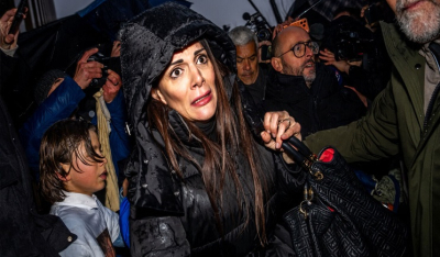 Εξοργισμένοι συγγενείς θυμάτων του κλαμπ στο Κραν Μοντανά περίμεναν τους ιδιοκτήτες στην εισαγγελία της Σιόν: Σπρωξίματα, φωνές και δάκρυα (Βίντεο)