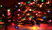 Πάρος: O Kώστος φωταγωγεί το Χριστουγεννιάτικο δέντρο του