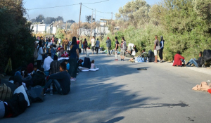 Σε κατάσταση έκτακτης ανάγκης η Λέσβος -Αναταραχή μετά τη φωτιά, 13.000 μετανάστες στους δρόμους