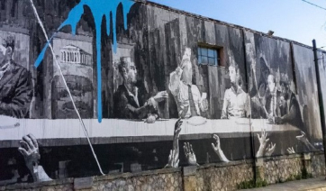 Γκράφιτι μήκους 90μ. αφιερωμένο στον Ντα Bίντσι σε τοίχο στο Γκάζι
