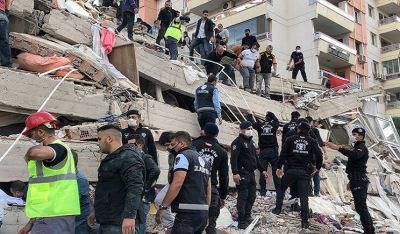Φονικός σεισμός στη Σμύρνη: Τουλάχιστον 12 άνθρωποι νεκροί και 419 τραυματίες