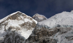 Έβερεστ: Λιώνουν οι πάγοι και εμφανίζονται δεκάδες σοροί ορειβατών