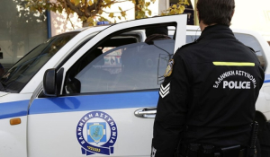 Εξαρθρώθηκε εγκληματική οργάνωση που διακινούσε ναρκωτικές ουσίες στην ευρύτερη περιοχή του Πειραιά- 4 συλλήψεις, κατασχέθηκαν -μεταξύ άλλων- πάνω από 3,8 κιλά κοκαΐνης, τυφέκιο και φυσίγγια