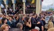Θρήνος στη κηδεία του 13χρονου Κωνσταντίνου στα Μακρίσια της Ηλείας (βίντεο)