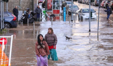 Σφοδρή κακοκαιρία στην Ιταλία: Υπερχείλισε η λίμνη Κόμο - Αναφορές για έναν αγνοούμενο