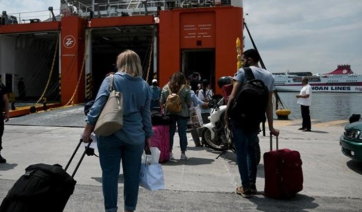 Εκπαιδευτικοί Κυκλάδων: «Ζητάμε έκπτωση στα ακτοπλοϊκά εισιτήρια και άμεση χρονικά απόδοση του μεταφορικού ισοδύναμου»