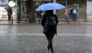 Καιρός: Βροχές, ισχυροί άνεμοι και σκόνη την Τετάρτη