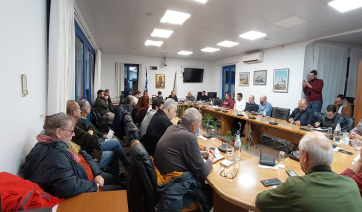 Πάρος: Δείτε τι απάντησε η Δημοτική Αρχή για το πρόβλημα της καθαριότητας στο νησί – Σε φορτισμένη ατμόσφαιρα η συζήτηση