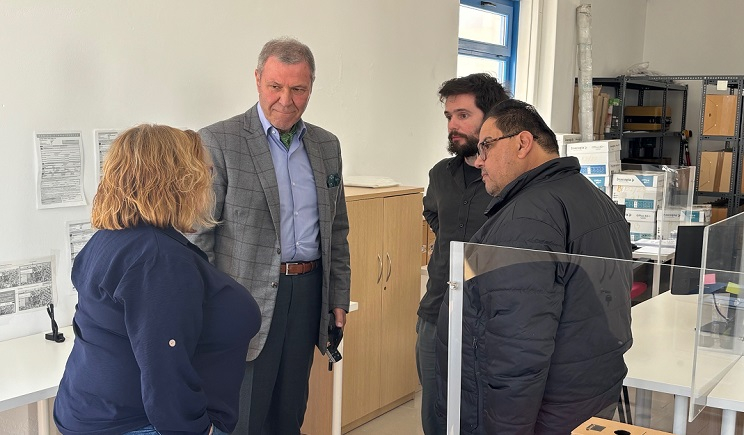 Επίσκεψη του Επάρχου Πάρου – Αντιπάρου Βαζαίου Πετρόπουλου, στο Γραφείο Κτηματογράφησης