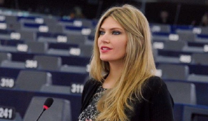 Προσήχθη για ανάκριση στις Βρυξέλλες η Καϊλή για την υπόθεση του Κατάρ - Διαγράφηκε από ΠΑΣΟΚ και Σοσιαλδημοκράτες