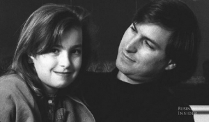Ποια είναι η άγνωστη κόρη που έκανε ο Steve Jobs στα 23 -Την αποδέχτηκε μετά από τεστ DNA