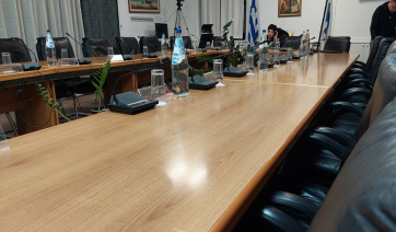 Δημοτικό Συμβούλιο: Αγορά ακινήτου στην Παροικία για χρήση στάθμευσης οχημάτων