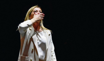 Μελόνι: Η οπαδός του Μουσολίνι με τα δύο πρόσωπα