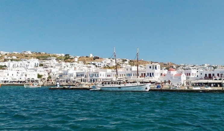 Την αναβάθμιση του γηπέδου ποδοσφαίρου στον Κόρφο Μυκόνου, χρηματοδοτεί το Υπουργείο Αθλητισμού με 731.505,51€