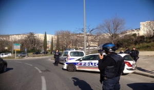Γαλλία: Ενοπλοι κρατούν ομήρους σε εμπορικό κέντρο