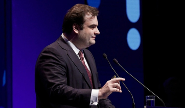 Πιερρακάκης: Αναλυτικά τα μέτρα – Πώς θα δίνονται ετήσια επιδότηση στους συνταξιούχους και ενοικιαστές τον Νοέμβριο