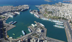 Συναγερμός στον Πειραιά: Αυτοκίνητο έπεσε στο λιμάνι – Στο νοσοκομείο ο 63χρονος οδηγός