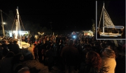 Φωταγώγηση χριστουγεννιάτικης βάρκας στην Αγκαιριά της Πάρου