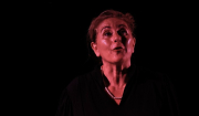Πάρος: Συγκίνηση και προβληματισμός στην θεατρική παράσταση «Η πόρνη από πάνω» στο Πάρκο Πάρου