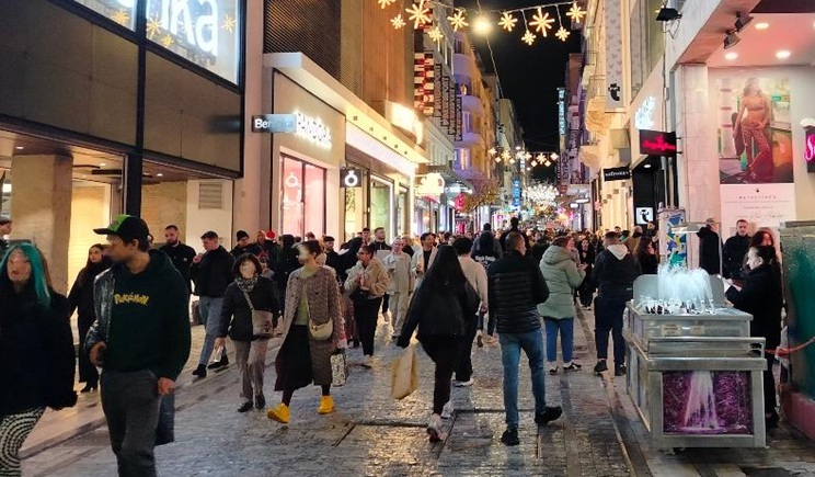 Τριάντα μόνιμες παροχές για μισθωτούς, συνταξιούχους, επαγγελματίες, αγρότες, ενοικιαστές και ιδιοκτήτες ακινήτων του 2025